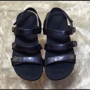 Vionic Cathy blue sandals